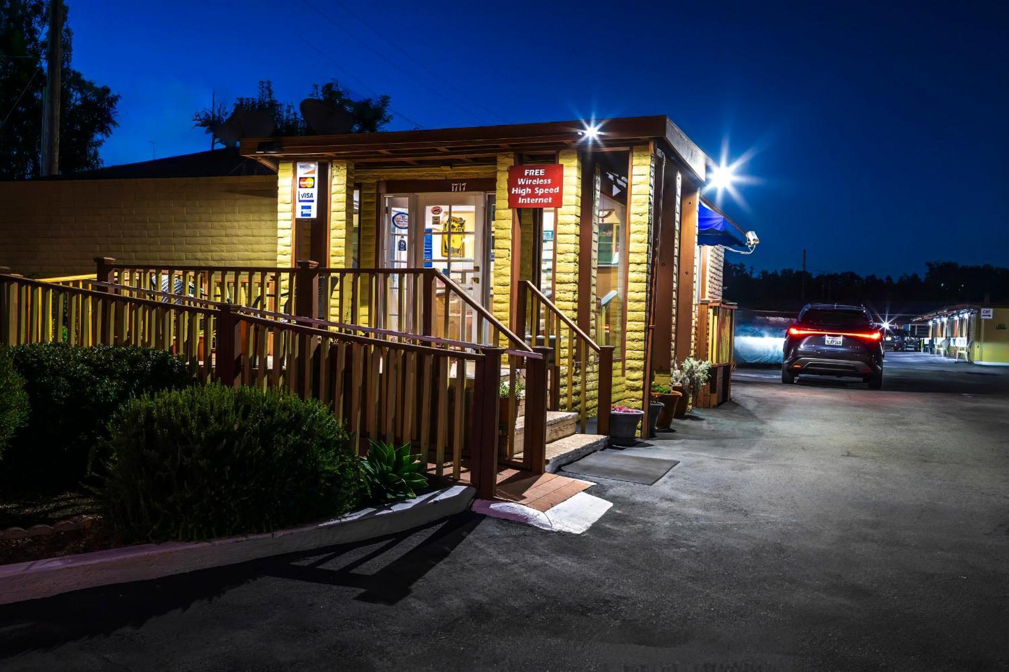 Hitching Post Studios Inn ซานตาครูซ ภายนอก รูปภาพ